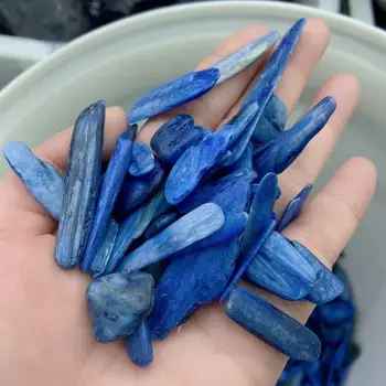 100 г Натурален Кианит Полиран Кварц Тънък резен форма на Кристали в син цвят Галтованный Чакъл цианит скъпоценен камък за Заздравяване на Кристали