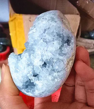 150-200 грама естествен кварцов кристал син кристал в пещерата на яйцевидный проба дисплей. Сватбена украса
