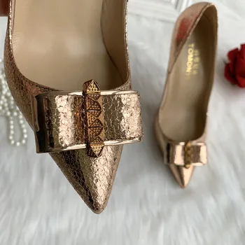 TOMONYE розово злато разрывающийся модел остър чорап родословни лък пеперуда офис женски обувки за танци на един стълб 120 мм обувки на висок ток
