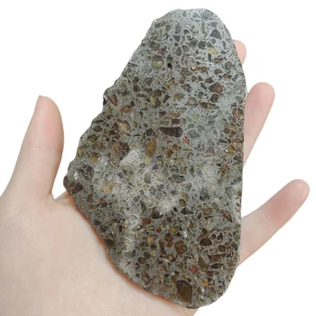 Висококачествена колекция от образци на маслиново метеорит ръчно изработени Изделия от маслиново метеорит Тегло 117,4 грама Размер 123.5*73.9*5.3 ММ