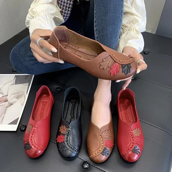 Дамски обувки от мека кожа; Новост 2022 г.; летни лоферы; дамски обувки на равна подметка, без закопчалка с мека подметка; реколта модни кожени обувки; големи размери 42