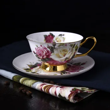 Европейският стил на керамични кафеена чаша и чинийка Английски следобеден чай комплект чаша от костен порцелан подарък за рождения ден на чаша 200 мл DXUIALOI
