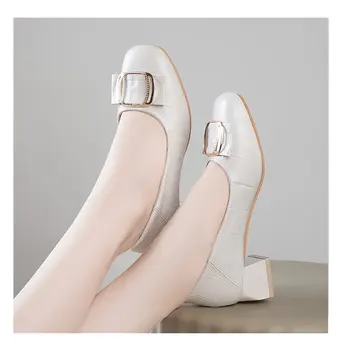 Нова дамски обувки на средна възраст от мека кожа подметка, удобни нескользящие фини обувки на среден ток, обувки за майката, кожени дамски обувки