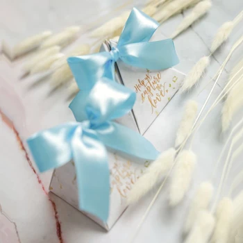 Триъгълен пирамидални подарък кутия сватбени сувенири и подаръци кутия шоколадови бонбони сватбени подаръци за гостите на вашата сватбена украса